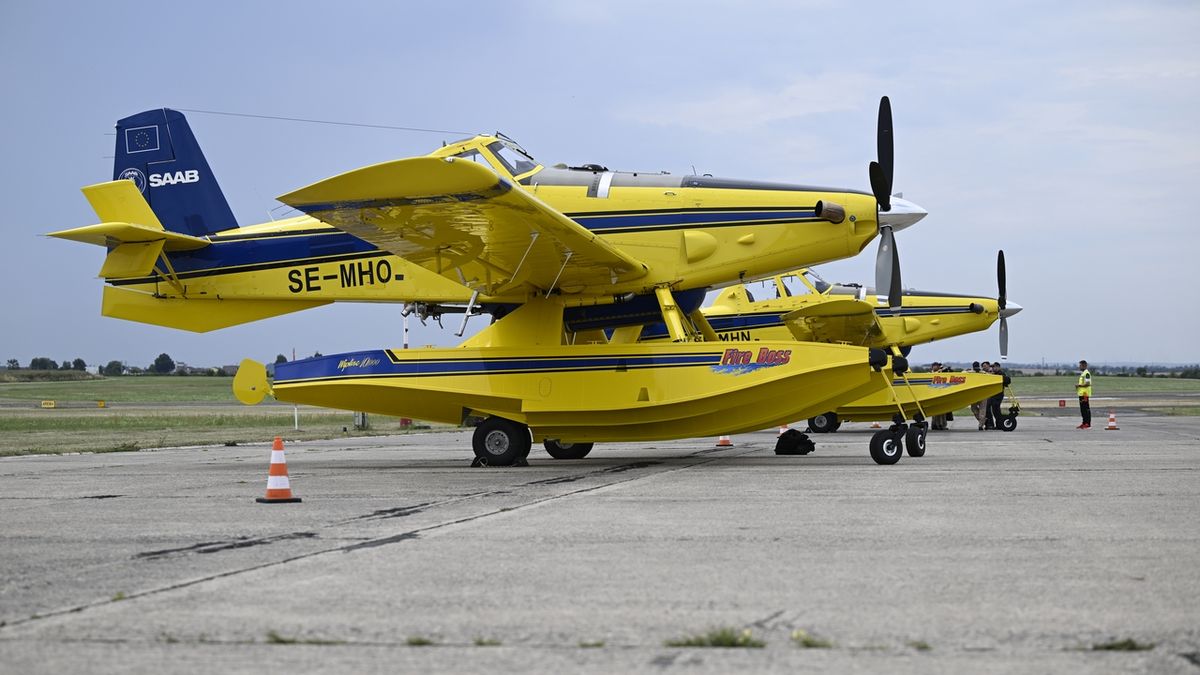 Gli aerei svedesi decollarono per estinguere gli svizzeri cechi, sostituendo gli aerei italiani